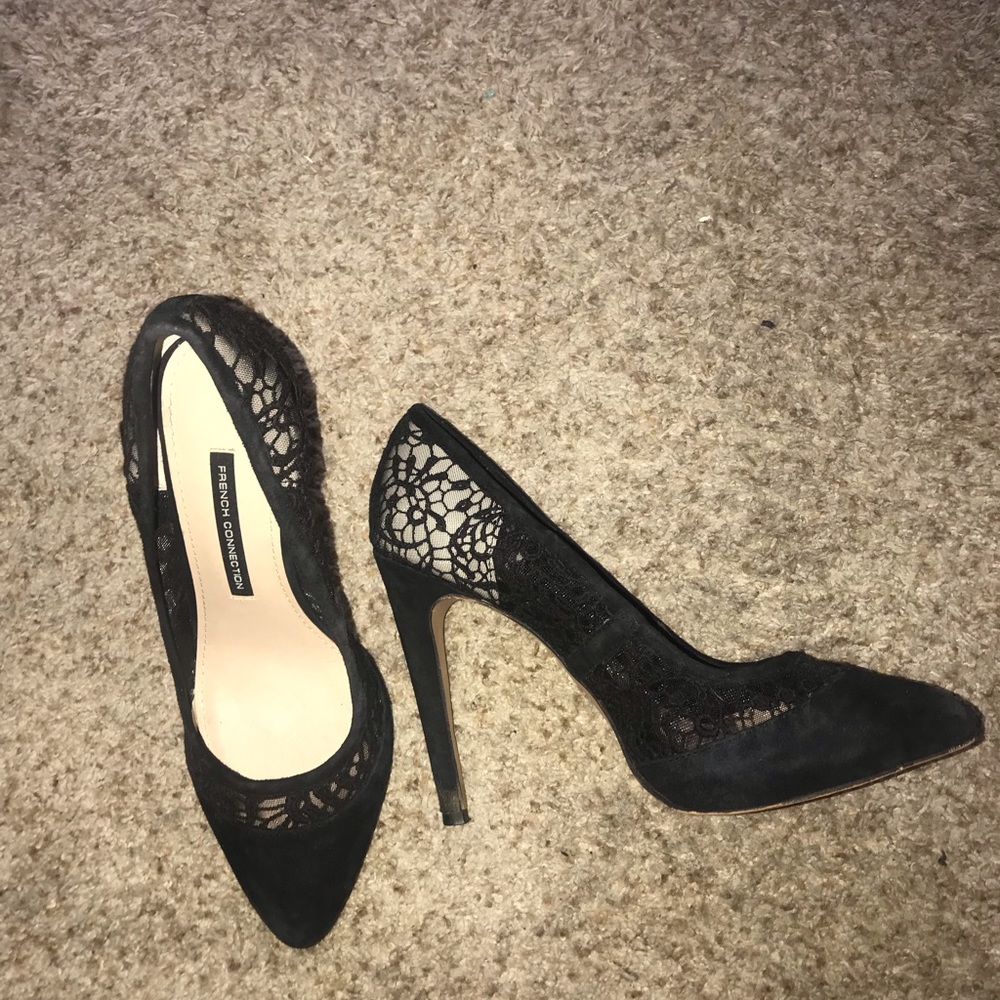 Black pumps